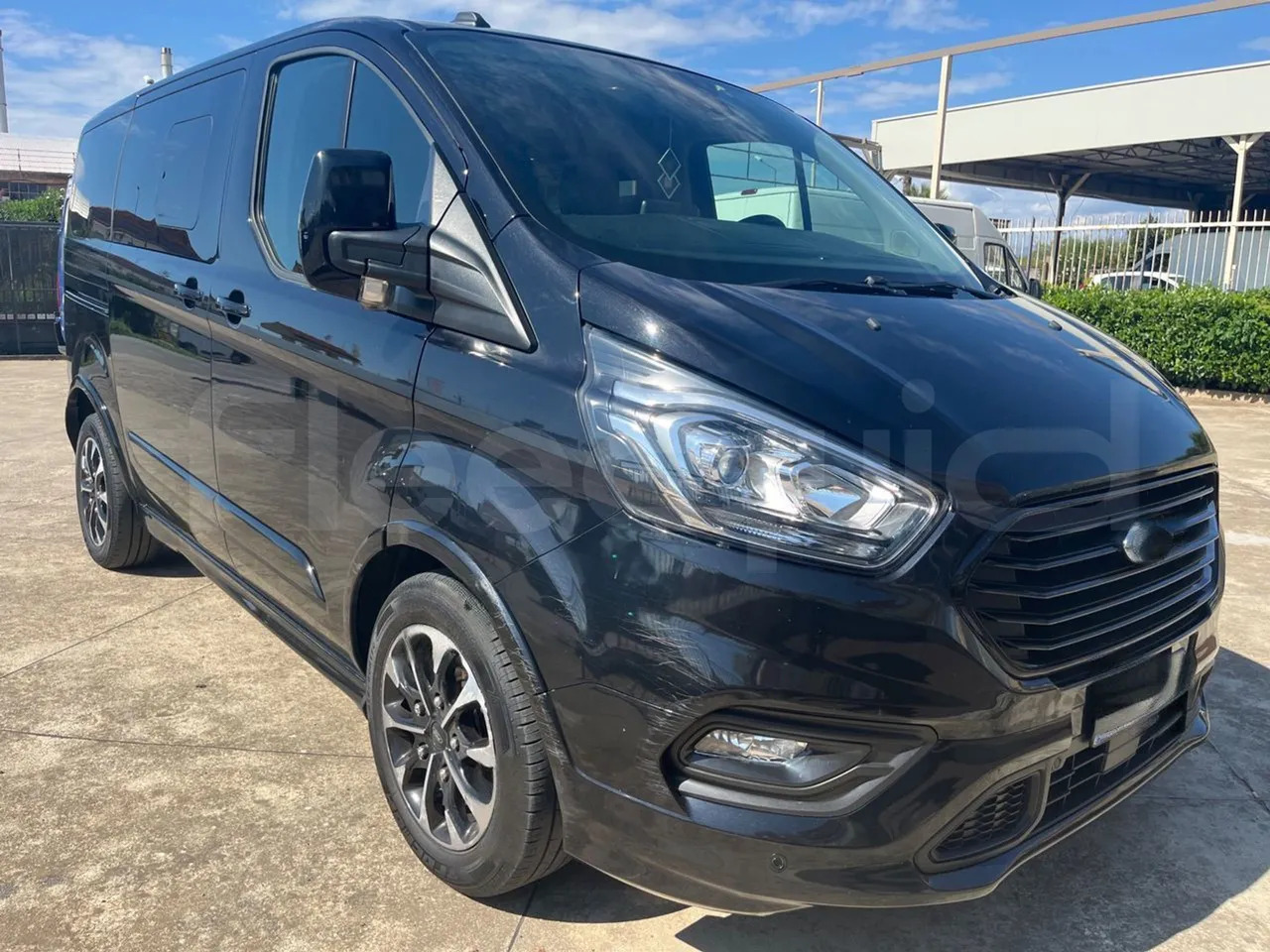 Ford Tourneo Custom - Μικρό λεωφορείο, Επιβατικό βαν: φωτογραφία 1 Ford Tourneo Custom - Μικρό λεωφορείο, Επιβατικό βαν: φωτογραφία 1