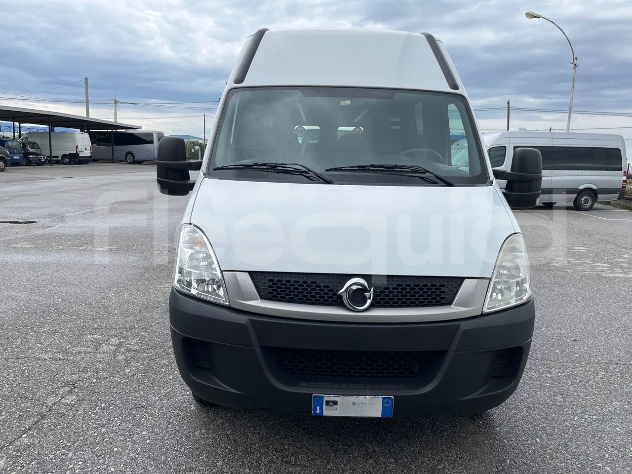 Iveco Daily - Μικρό λεωφορείο, Επιβατικό βαν: φωτογραφία 2 Iveco Daily - Μικρό λεωφορείο, Επιβατικό βαν: φωτογραφία 2