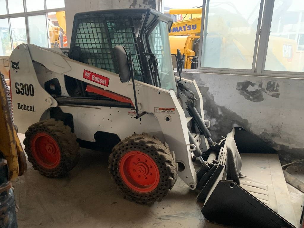 BOBCAT S 300 - Φορτωτής πλάγιας ολίσθησης: φωτογραφία 1 BOBCAT S 300 - Φορτωτής πλάγιας ολίσθησης: φωτογραφία 1