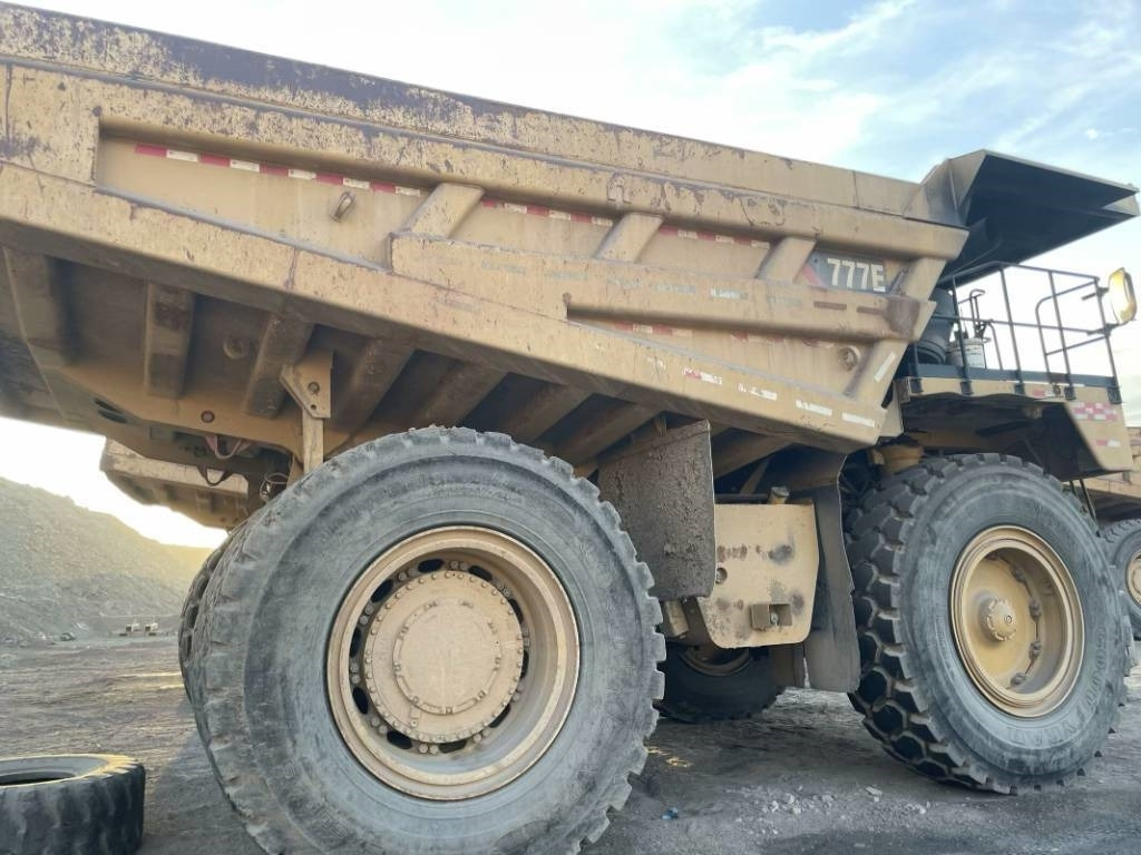 CAT 777e - Ανατρεπόμενο όχημα μεταφοράς λατομικών υλικών: φωτογραφία 3 CAT 777e - Ανατρεπόμενο όχημα μεταφοράς λατομικών υλικών: φωτογραφία 3