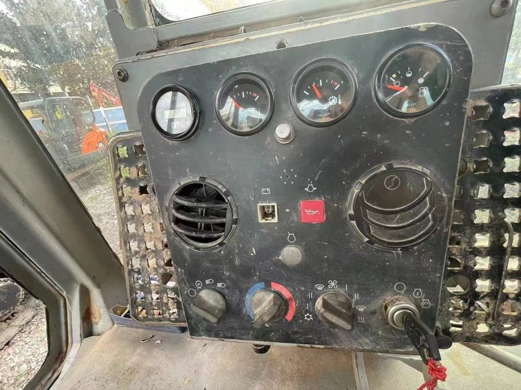 CAT D 6 G - Μπουλντόζα: φωτογραφία 3 CAT D 6 G - Μπουλντόζα: φωτογραφία 3