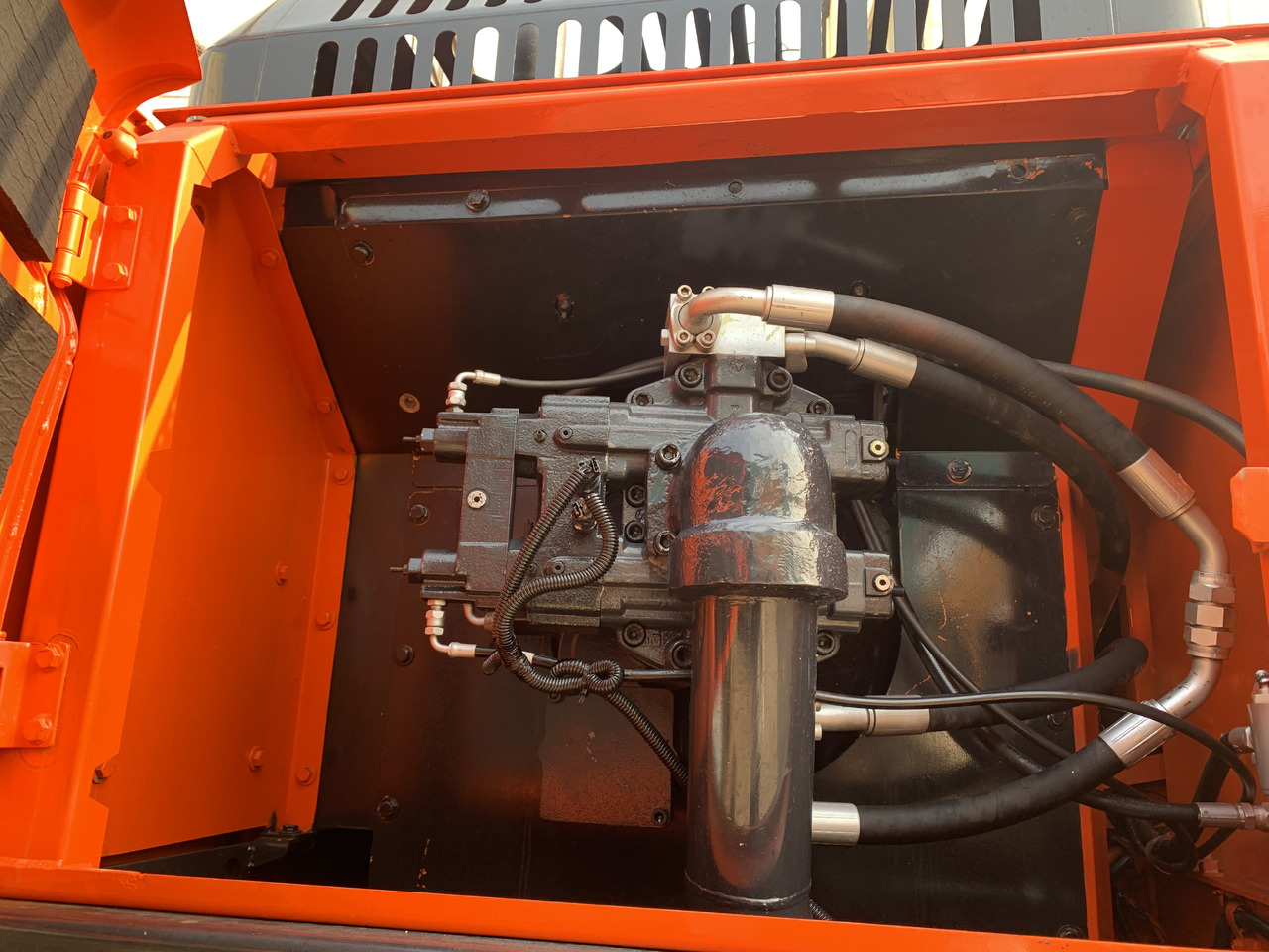 DOOSAN DX340LC - Τροχοφόρος εκσκαφέας: φωτογραφία 4 DOOSAN DX340LC - Τροχοφόρος εκσκαφέας: φωτογραφία 4