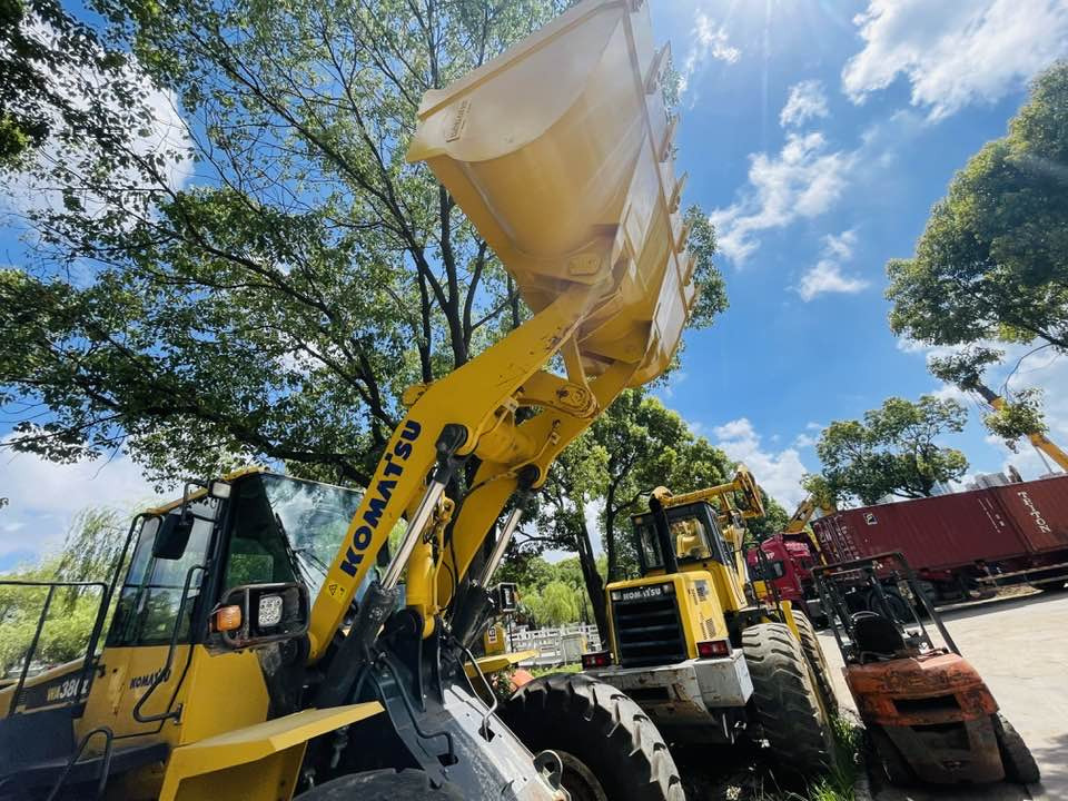 Komatsu WA380-8 - Ελαστιχοφόρος φορτωτής: φωτογραφία 4 Komatsu WA380-8 - Ελαστιχοφόρος φορτωτής: φωτογραφία 4