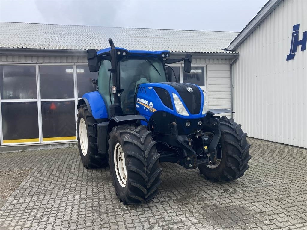 New Holland T7.175 AC MY 18 - Τρακτέρ: φωτογραφία 2 New Holland T7.175 AC MY 18 - Τρακτέρ: φωτογραφία 2