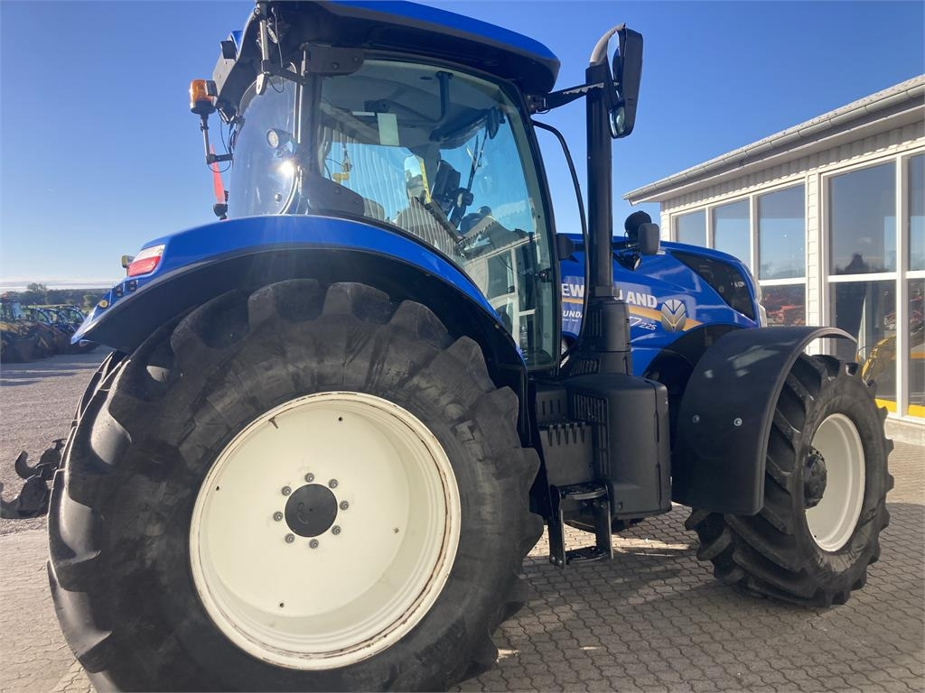 New Holland T7.225 AC MY 18 - Τρακτέρ: φωτογραφία 2 New Holland T7.225 AC MY 18 - Τρακτέρ: φωτογραφία 2
