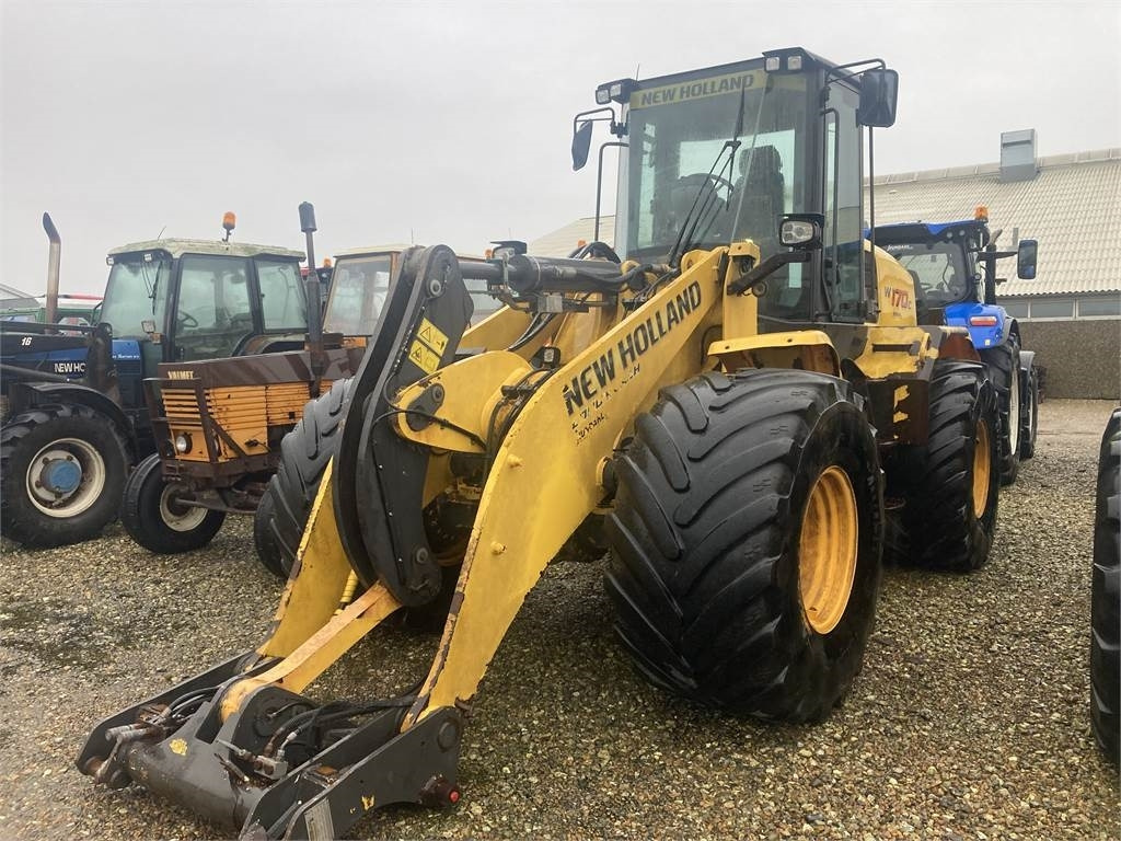 New Holland W170C LR T4B - Ελαστιχοφόρος φορτωτής: φωτογραφία 1 New Holland W170C LR T4B - Ελαστιχοφόρος φορτωτής: φωτογραφία 1