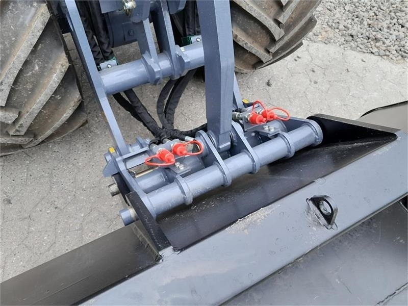 Σπαστός φορτωτής Eurotrac W12 F XL: φωτογραφία 8 Σπαστός φορτωτής Eurotrac W12 F XL: φωτογραφία 8