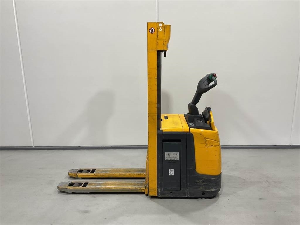 Jungheinrich ERC 212Z - Μηχάνημα στοίβαξης: φωτογραφία 3 Jungheinrich ERC 212Z - Μηχάνημα στοίβαξης: φωτογραφία 3