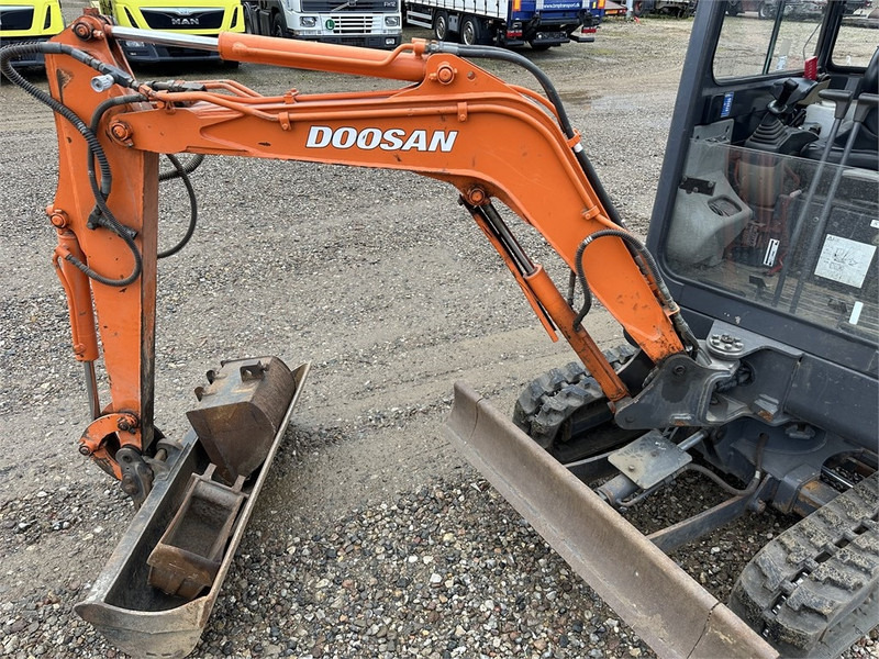 Doosan Slo 18 - 1.8T with bucket packed (Low Hours) - Μίνι εκσκαφέας: φωτογραφία 2 Doosan Slo 18 - 1.8T with bucket packed (Low Hours) - Μίνι εκσκαφέας: φωτογραφία 2