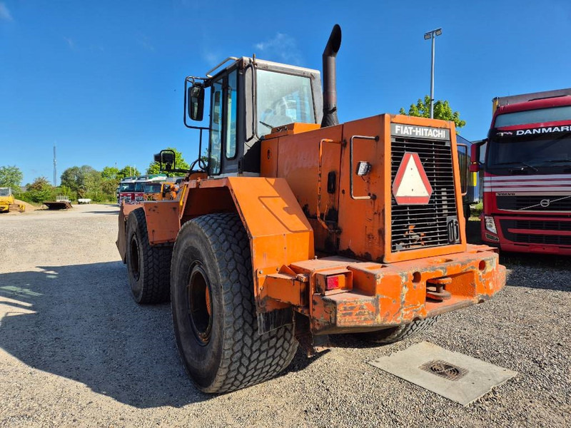 Hitachi FR 130 - Ελαστιχοφόρος φορτωτής: φωτογραφία 3 Hitachi FR 130 - Ελαστιχοφόρος φορτωτής: φωτογραφία 3