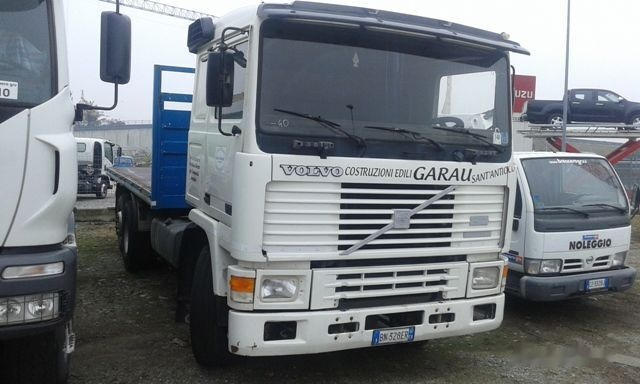 Volvo F.10 - Φορτηγό με ανοιχτή καρότσα: φωτογραφία 2 Volvo F.10 - Φορτηγό με ανοιχτή καρότσα: φωτογραφία 2