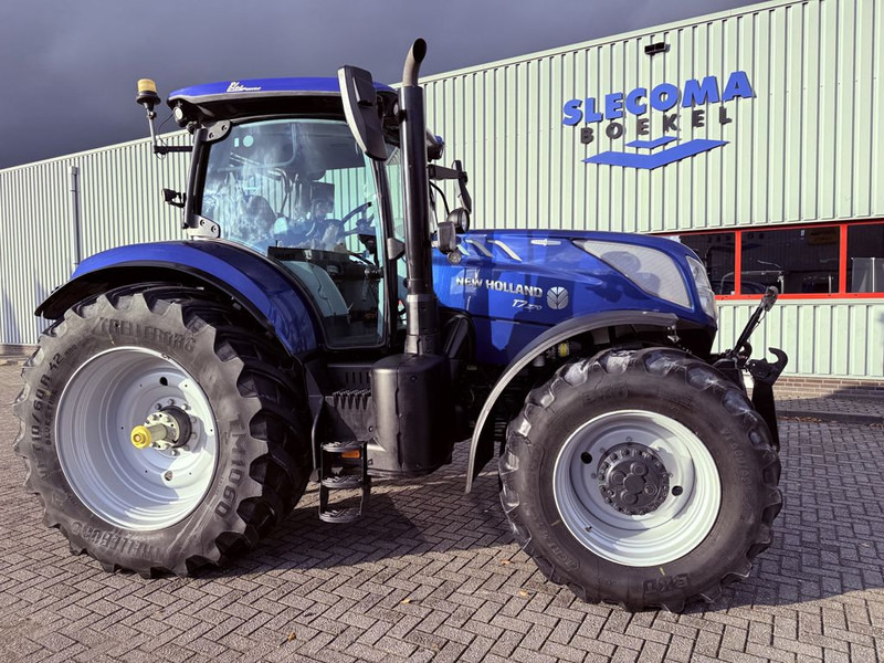 New Holland T7.270 AC Stage V Blue Power - Τρακτέρ: φωτογραφία 4 New Holland T7.270 AC Stage V Blue Power - Τρακτέρ: φωτογραφία 4