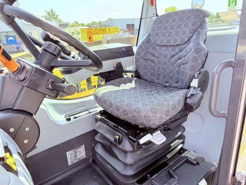 Τηλεσκοπικός φορτωτής New Holland TH7.42 Telehandler: φωτογραφία 10 Τηλεσκοπικός φορτωτής New Holland TH7.42 Telehandler: φωτογραφία 10