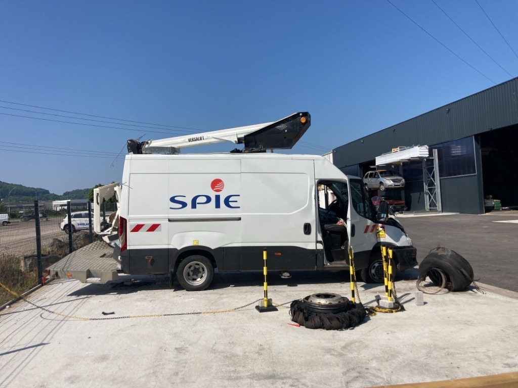 IVECO DAILY FOURGON 50C18 - Φορτηγό με εναέρια πλατφόρμα: φωτογραφία 2 IVECO DAILY FOURGON 50C18 - Φορτηγό με εναέρια πλατφόρμα: φωτογραφία 2