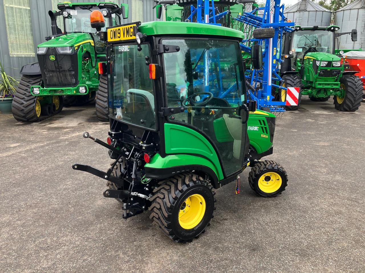 John Deere 1026R compact tractor - Μικρό τρακτέρ: φωτογραφία 2 John Deere 1026R compact tractor - Μικρό τρακτέρ: φωτογραφία 2