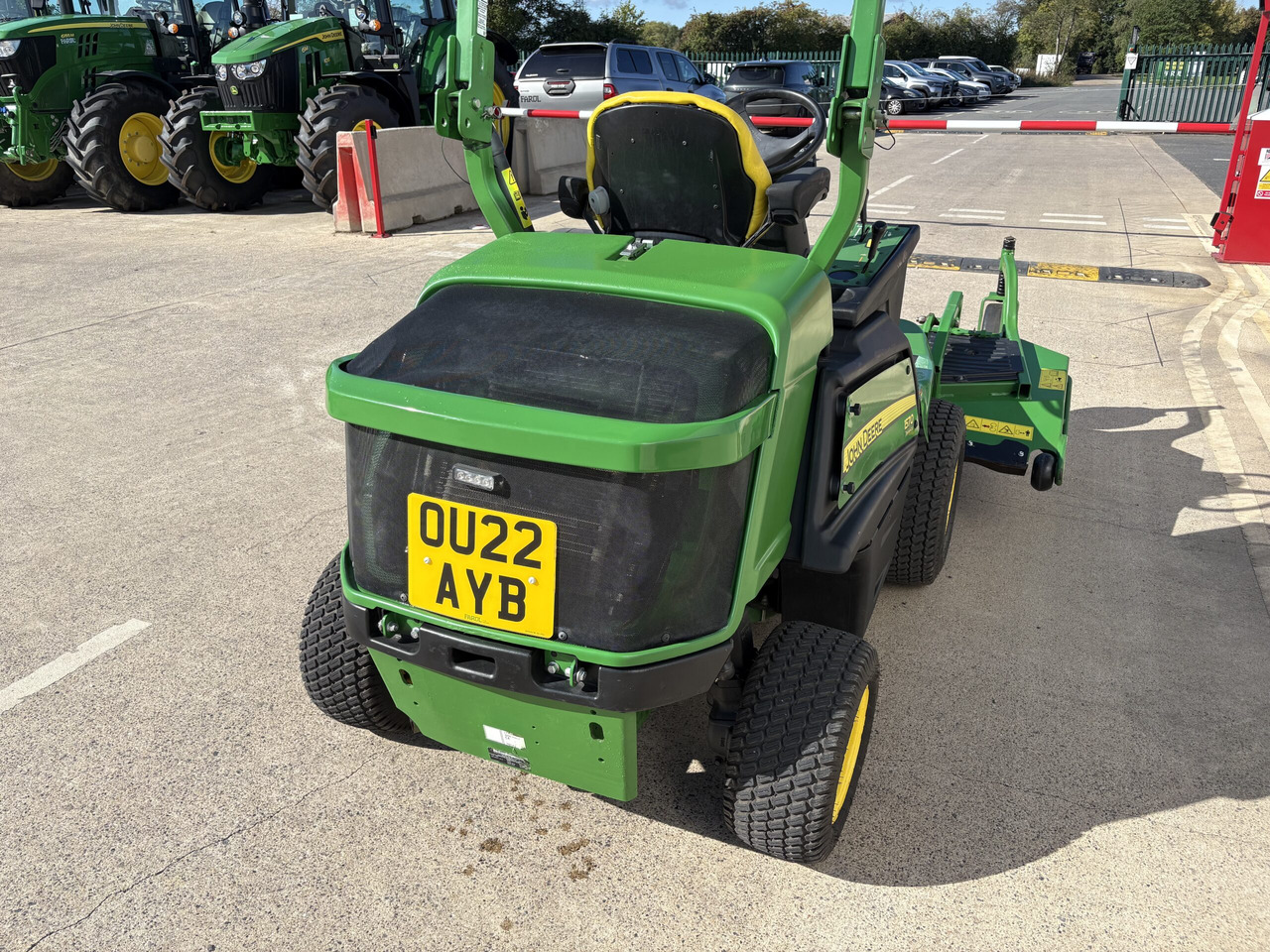 John Deere 1570 C/w 72" rear discharge deck - Χλοοκοπτικό: φωτογραφία 4 John Deere 1570 C/w 72" rear discharge deck - Χλοοκοπτικό: φωτογραφία 4