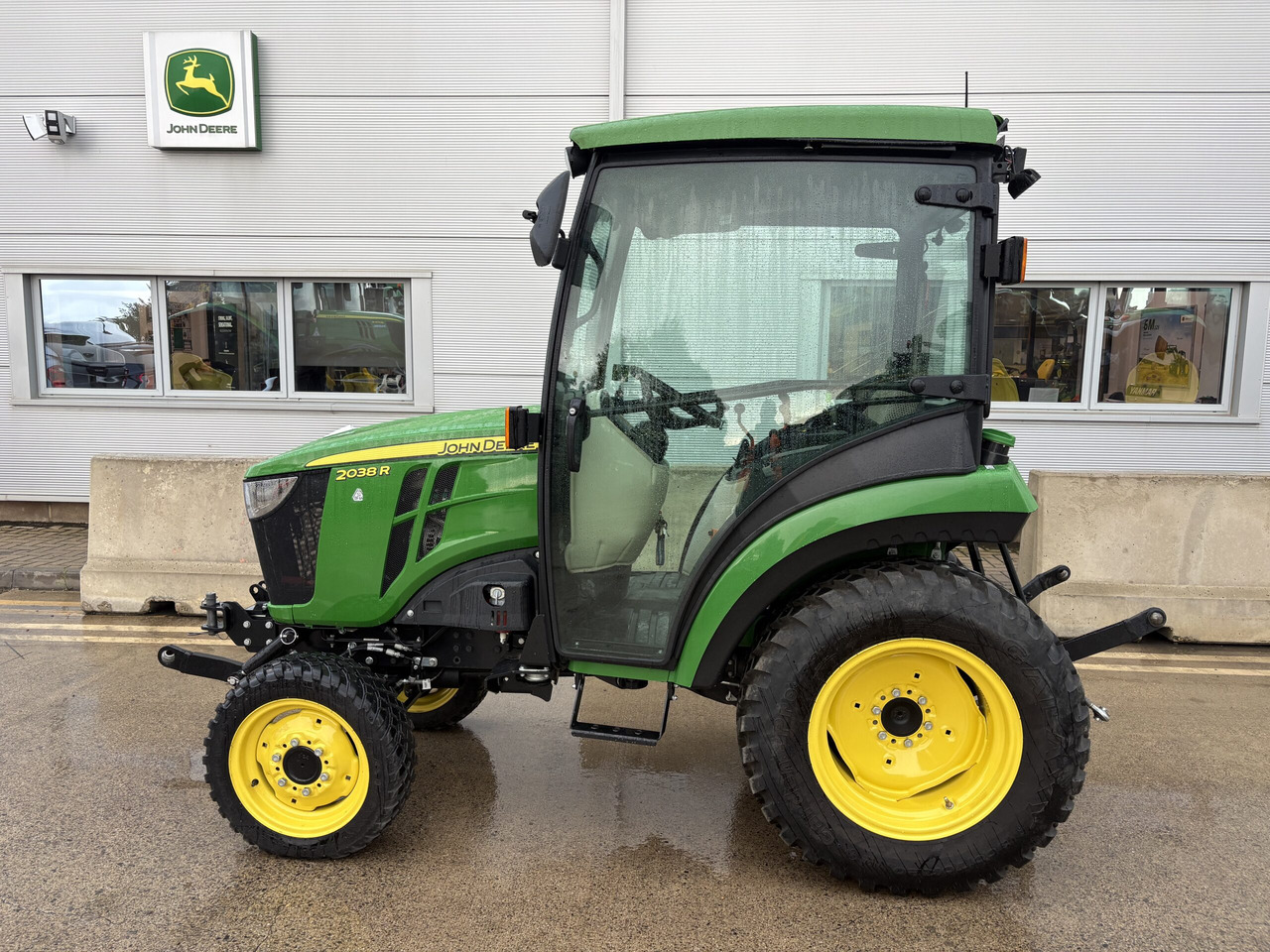 John Deere 2038R Compact Tractor - Μικρό τρακτέρ: φωτογραφία 1 John Deere 2038R Compact Tractor - Μικρό τρακτέρ: φωτογραφία 1