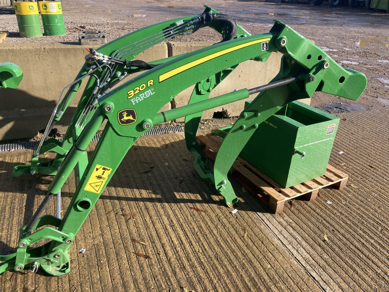 John Deere 320R Front Loader - Φορτωτησ για τρακτερ: φωτογραφία 1 John Deere 320R Front Loader - Φορτωτησ για τρακτερ: φωτογραφία 1