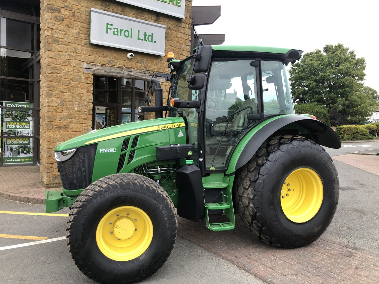 John Deere 5100R - Τρακτέρ: φωτογραφία 1 John Deere 5100R - Τρακτέρ: φωτογραφία 1