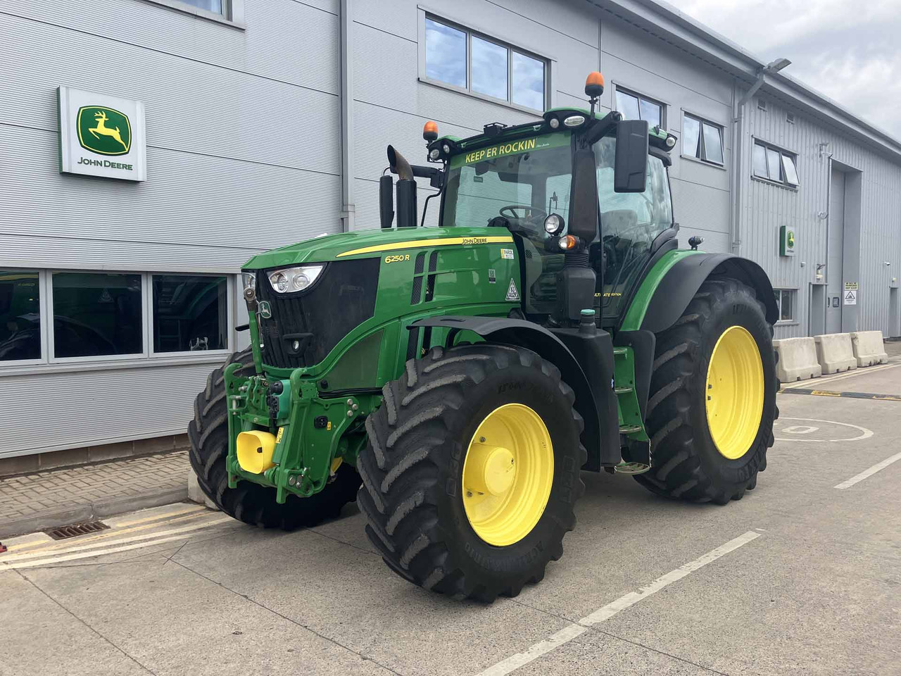 John Deere 6250R - Τρακτέρ: φωτογραφία 1 John Deere 6250R - Τρακτέρ: φωτογραφία 1