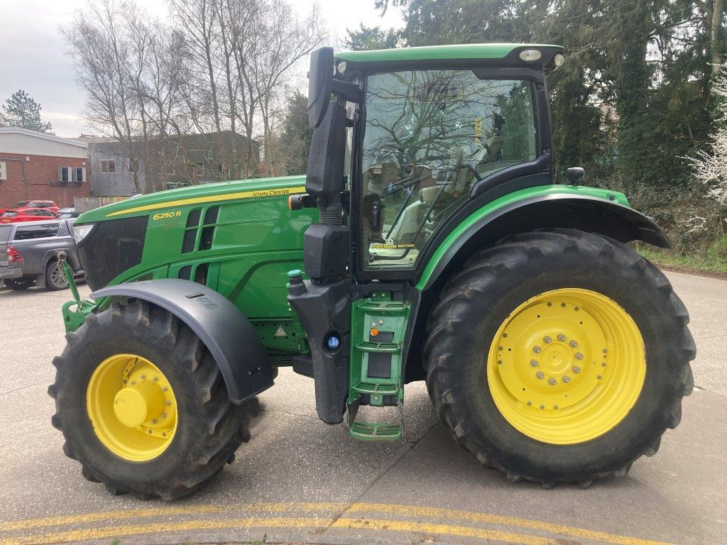 John Deere 6250R - Τρακτέρ: φωτογραφία 2 John Deere 6250R - Τρακτέρ: φωτογραφία 2