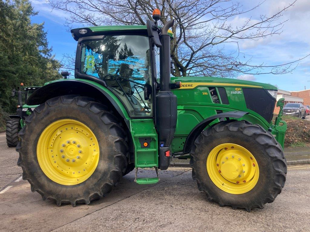 John Deere 6R 215 - Τρακτέρ: φωτογραφία 1 John Deere 6R 215 - Τρακτέρ: φωτογραφία 1