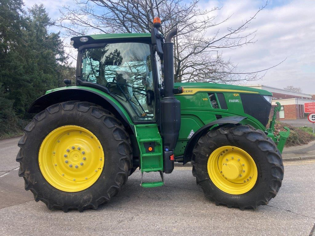 John Deere 6R 215 - Τρακτέρ: φωτογραφία 1 John Deere 6R 215 - Τρακτέρ: φωτογραφία 1