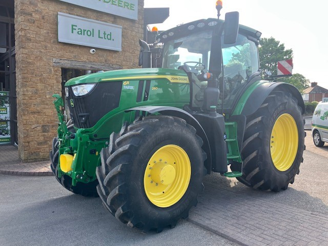John Deere 6R 250 - Τρακτέρ: φωτογραφία 1 John Deere 6R 250 - Τρακτέρ: φωτογραφία 1