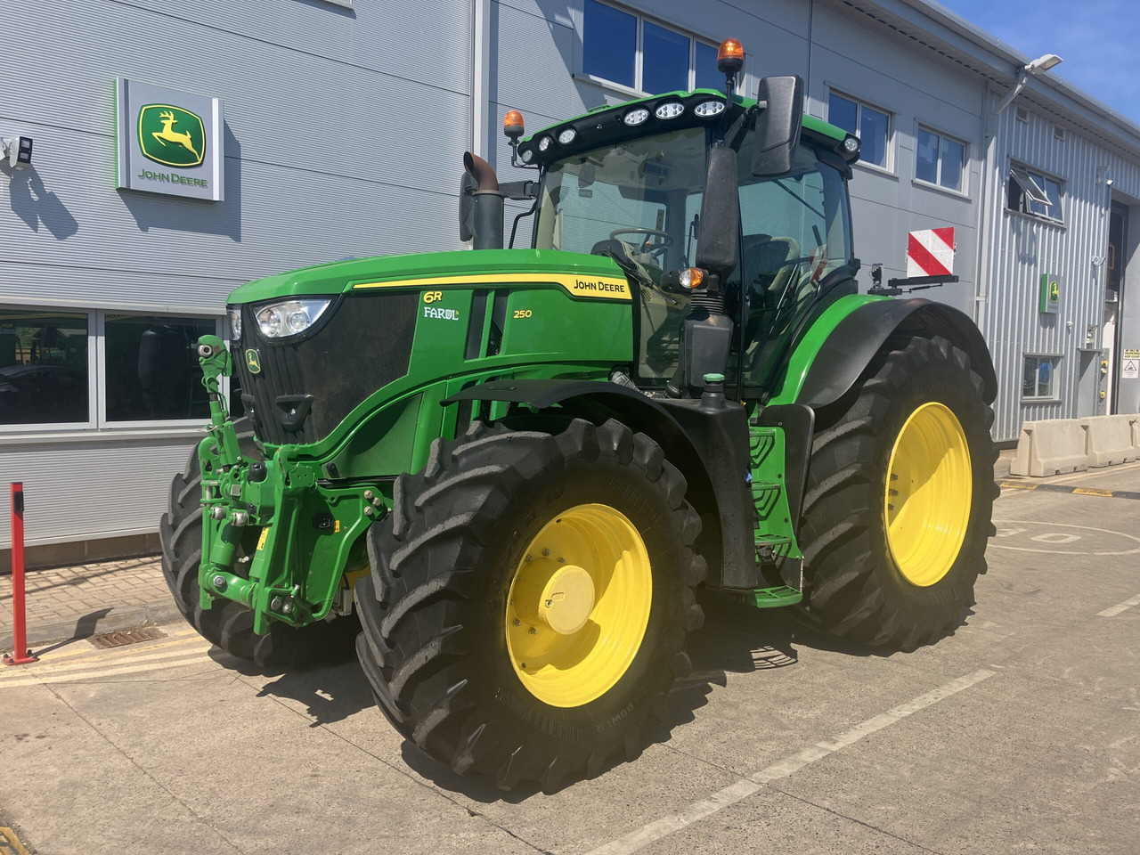 John Deere 6R 250 - Τρακτέρ: φωτογραφία 1 John Deere 6R 250 - Τρακτέρ: φωτογραφία 1