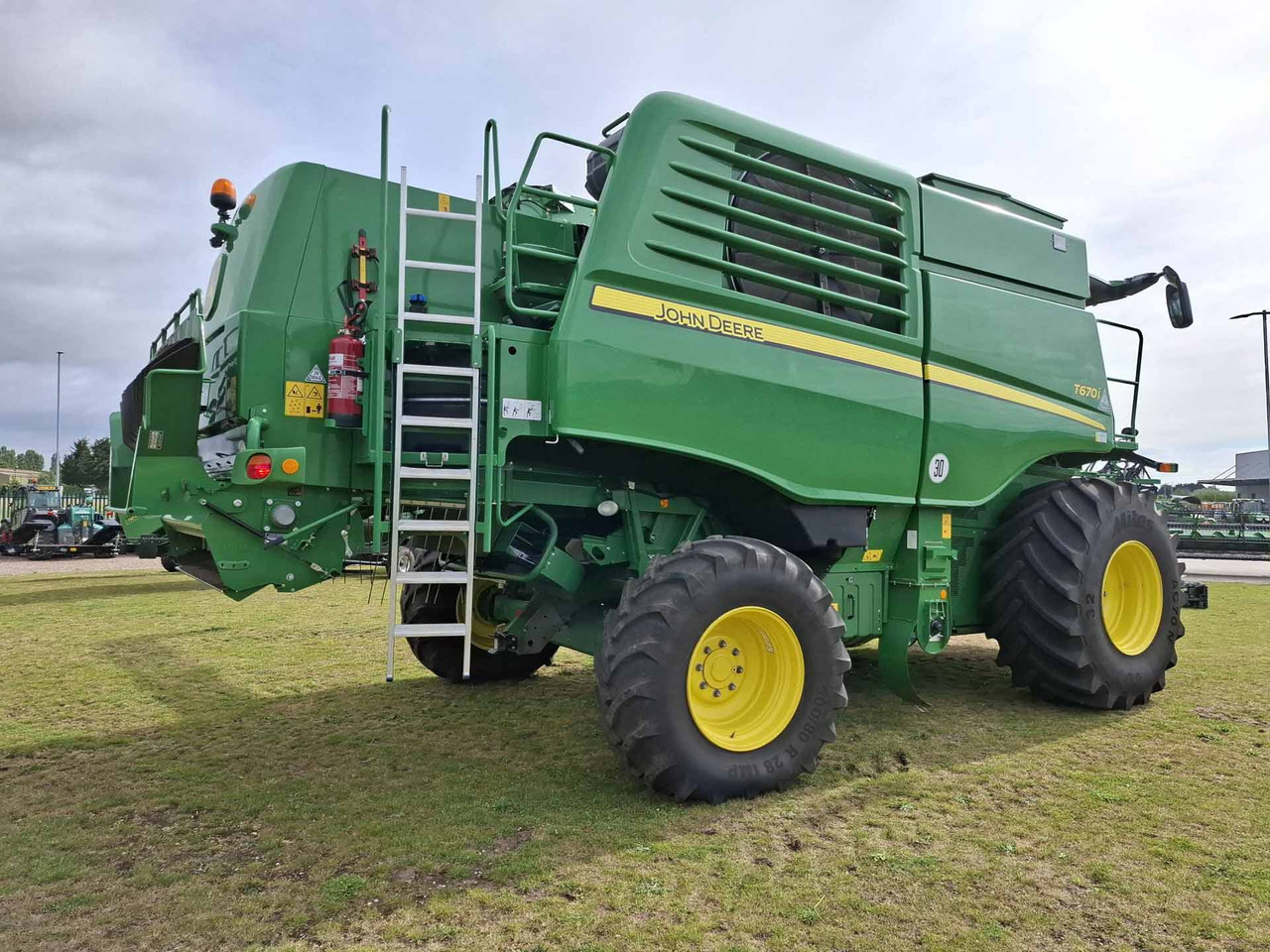 John Deere T670 - Θεριζοαλωνιστική μηχανή: φωτογραφία 4 John Deere T670 - Θεριζοαλωνιστική μηχανή: φωτογραφία 4
