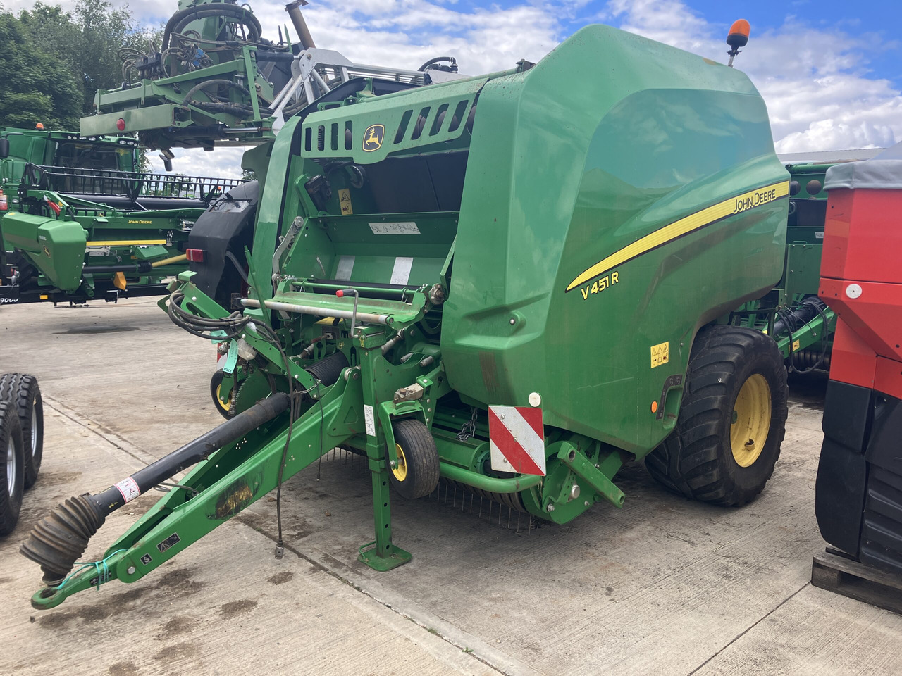 John Deere V451R - Σανού και κτηνοτροφικά μηχανήματα: φωτογραφία 1 John Deere V451R - Σανού και κτηνοτροφικά μηχανήματα: φωτογραφία 1