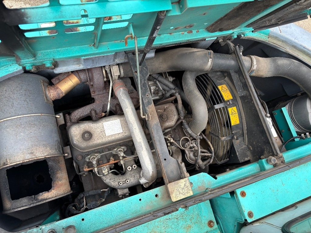 Ερπυστριοφόρος εκσκαφέας Kobelco SK 135: φωτογραφία 10 Ερπυστριοφόρος εκσκαφέας Kobelco SK 135: φωτογραφία 10