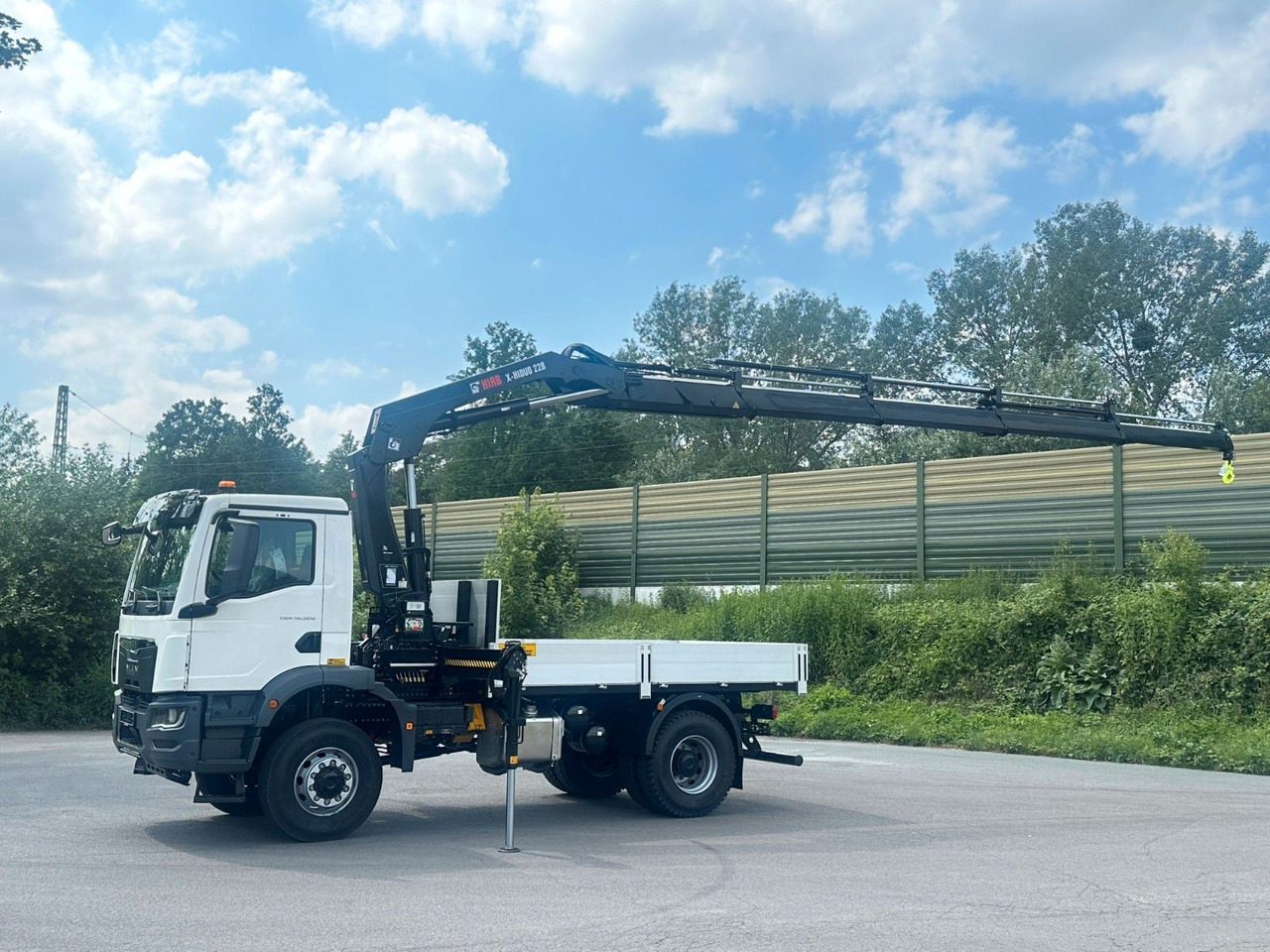 MAN TGM 18.320 4x4 Euro 6e Pritsche Hiab 228-4 Kran - Φορτηγό με γερανό: φωτογραφία 2 MAN TGM 18.320 4x4 Euro 6e Pritsche Hiab 228-4 Kran - Φορτηγό με γερανό: φωτογραφία 2