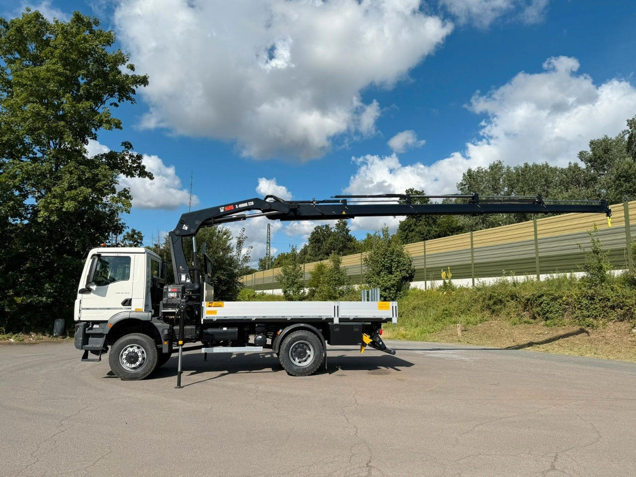MAN TGM 18.320 4x4 Hiab 228-4 Kran - Φορτηγό με γερανό: φωτογραφία 2 MAN TGM 18.320 4x4 Hiab 228-4 Kran - Φορτηγό με γερανό: φωτογραφία 2