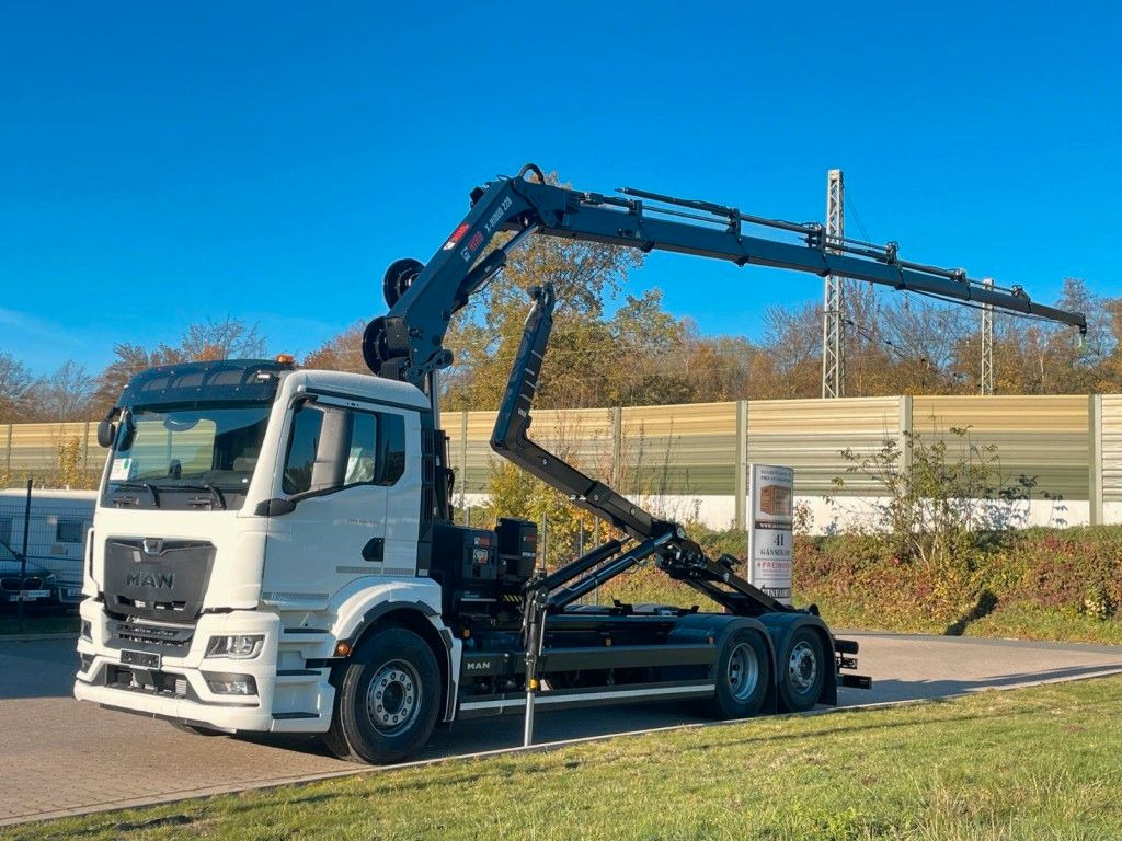 MAN TGS 26.470 6x2 Abrollkipper + Kran Hiab 228-6 - Φορτηγό φόρτωσης γάντζου, Φορτηγό με γερανό: φωτογραφία 1 MAN TGS 26.470 6x2 Abrollkipper + Kran Hiab 228-6 - Φορτηγό φόρτωσης γάντζου, Φορτηγό με γερανό: φωτογραφία 1