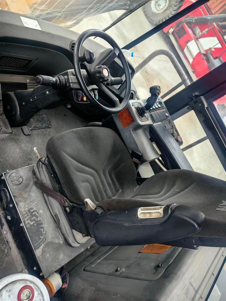 Good Condition USED Crane SRSC45C23 45 Ton Frontal Crane Container Crane - Reachstacker: φωτογραφία 5 Good Condition USED Crane SRSC45C23 45 Ton Frontal Crane Container Crane - Reachstacker: φωτογραφία 5