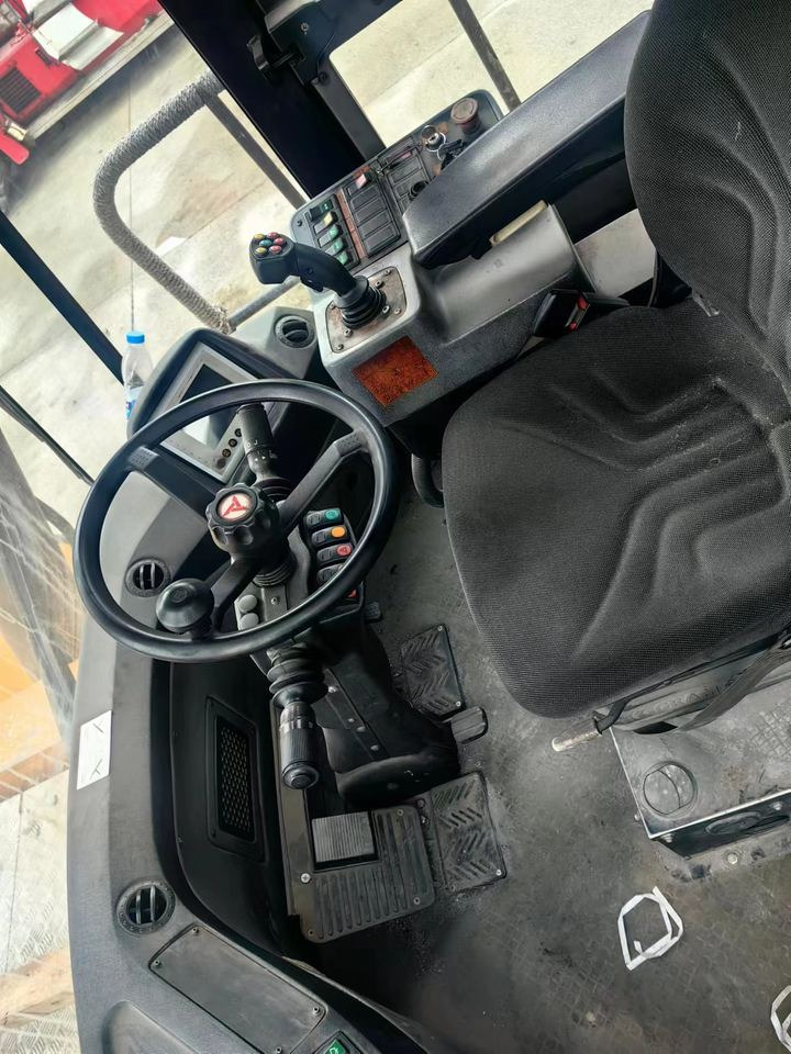 Good Condition USED Crane SRSC45C23 45 Ton Frontal Crane Container Crane - Reachstacker: φωτογραφία 4 Good Condition USED Crane SRSC45C23 45 Ton Frontal Crane Container Crane - Reachstacker: φωτογραφία 4