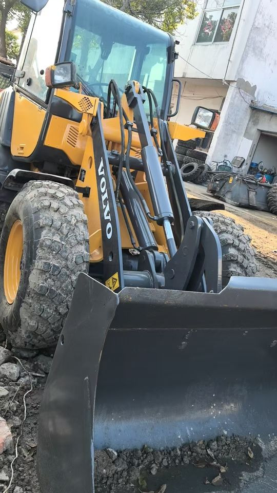 Ελαστιχοφόρος φορτωτής Preferential Price Used Volvo L20F Small Skid Steer Loader Secondhand VOLVO L20f Mini Wheel Loader in Good Condition for Sale: φωτογραφία 6 Ελαστιχοφόρος φορτωτής Preferential Price Used Volvo L20F Small Skid Steer Loader Secondhand VOLVO L20f Mini Wheel Loader in Good Condition for Sale: φωτογραφία 6