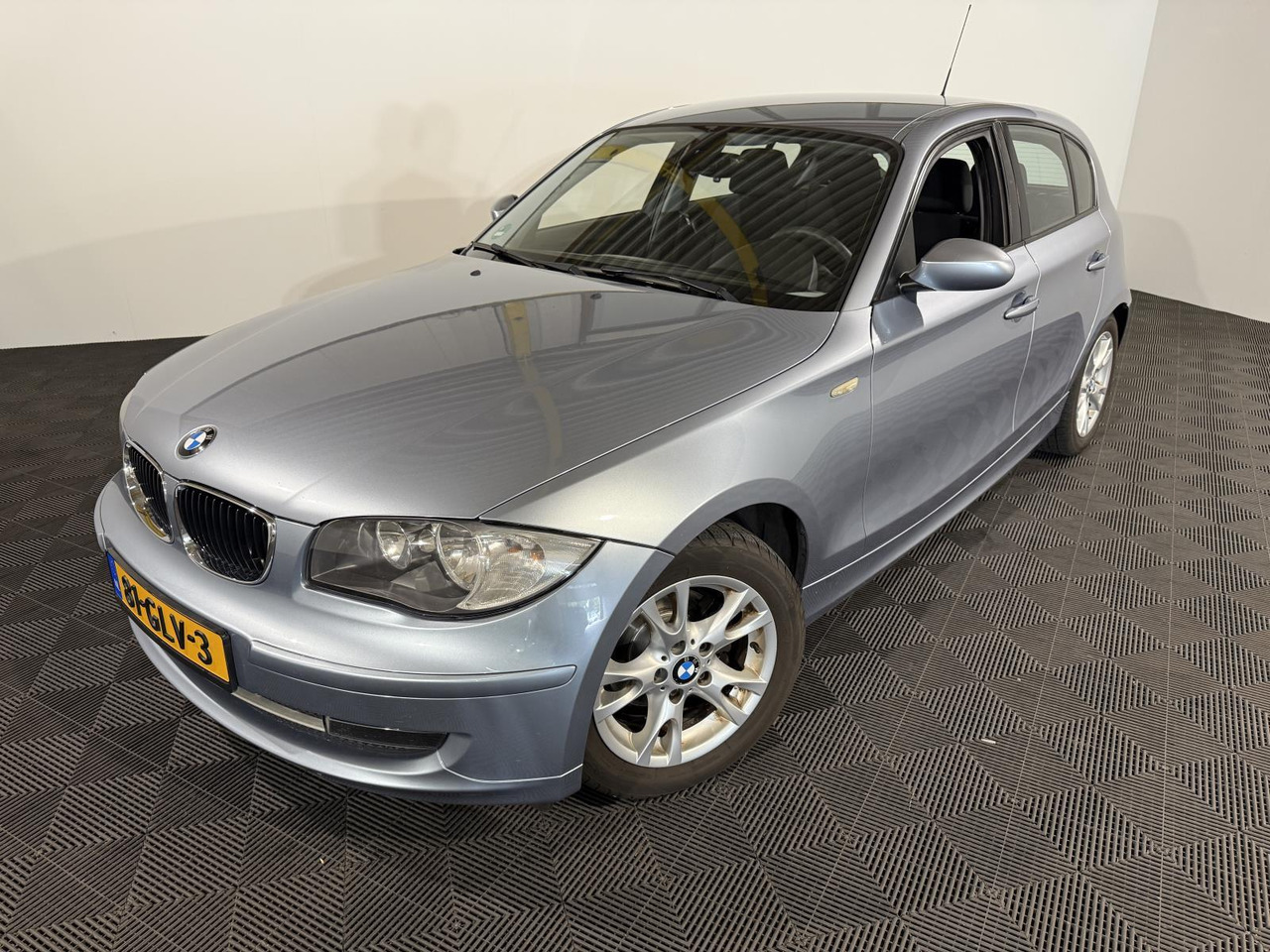 Hatchback BMW | 1-serie | 116i Business Line | 2008 | 251.500 km | 81GLV3 | Logisch: φωτογραφία 1