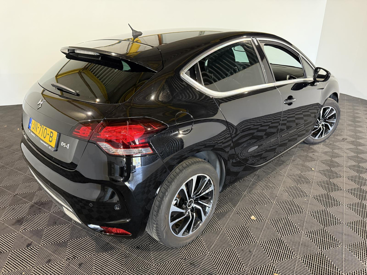 DS 4 1.2 PureTech Business JN-710-B 154.325 km - Αυτοκίνητο: φωτογραφία 3 DS 4 1.2 PureTech Business JN-710-B 154.325 km - Αυτοκίνητο: φωτογραφία 3