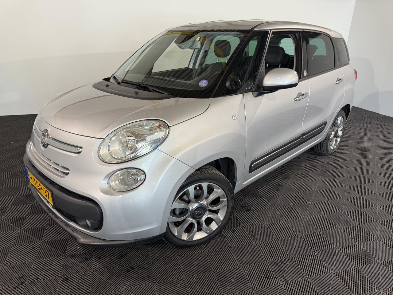 Fiat 500 L Living 0.9 TwinAir Lounge 7p. 9-TGP-37 172.608 km - Αυτοκίνητο: φωτογραφία 1 Fiat 500 L Living 0.9 TwinAir Lounge 7p. 9-TGP-37 172.608 km - Αυτοκίνητο: φωτογραφία 1