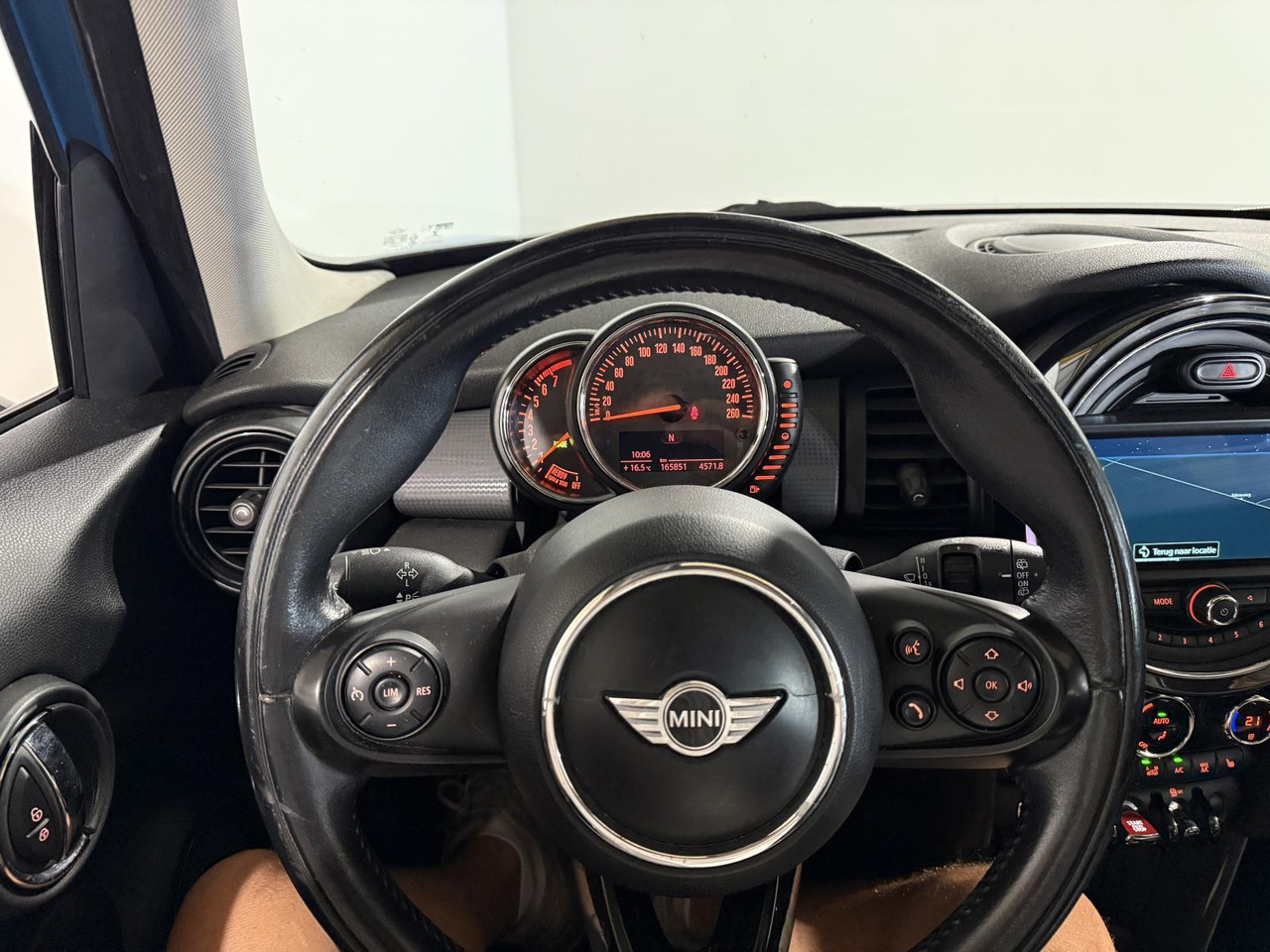 Mini | Mini | 1.5 Cooper | 2015 | 165.851 km | 8ZGR17 | Logisch - Hatchback: φωτογραφία 5 Mini | Mini | 1.5 Cooper | 2015 | 165.851 km | 8ZGR17 | Logisch - Hatchback: φωτογραφία 5