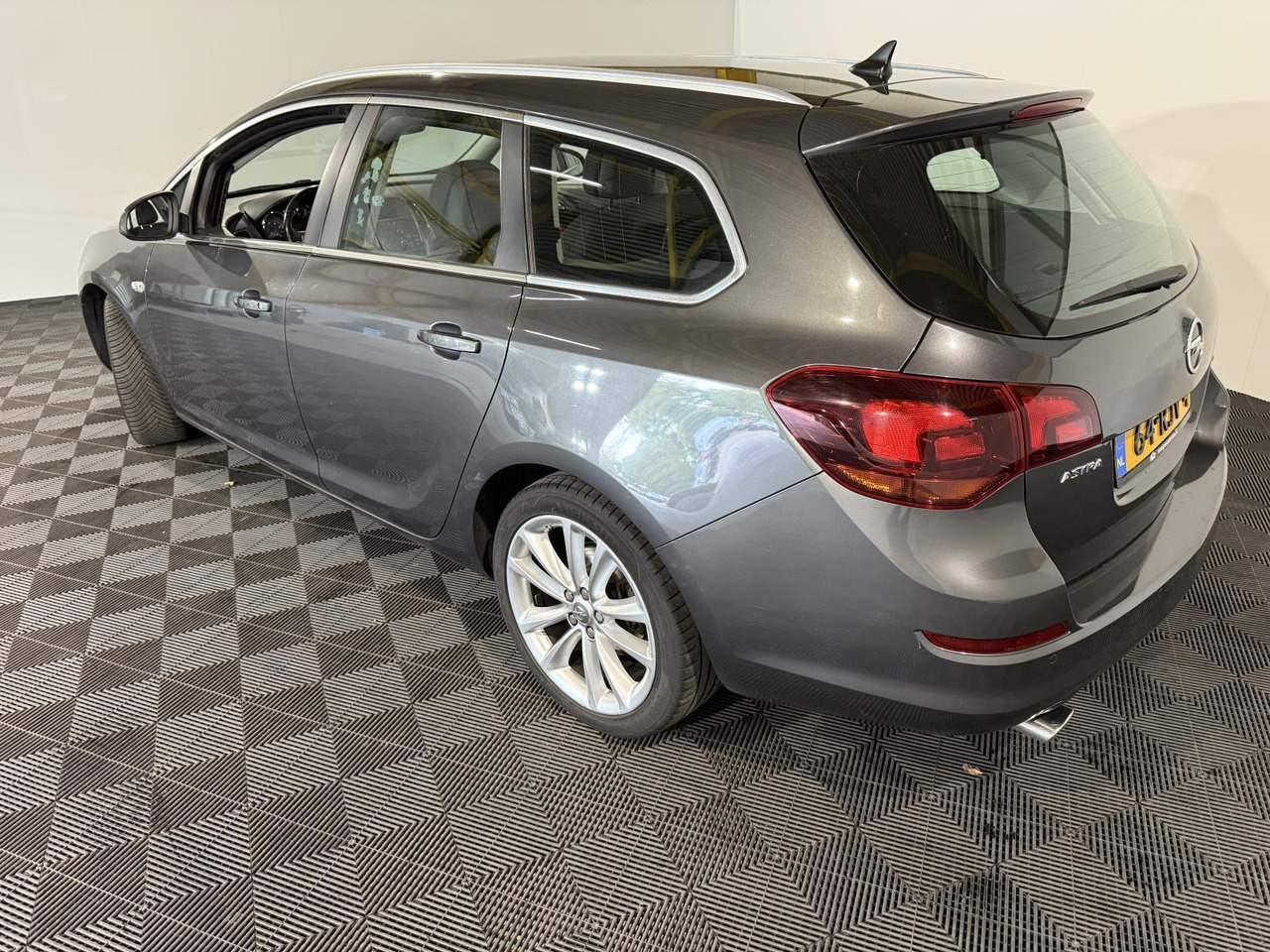 Opel Astra Sports Tourer 1.4 Turbo Cosmo 64-RJV-4 - Αυτοκίνητο: φωτογραφία 3 Opel Astra Sports Tourer 1.4 Turbo Cosmo 64-RJV-4 - Αυτοκίνητο: φωτογραφία 3