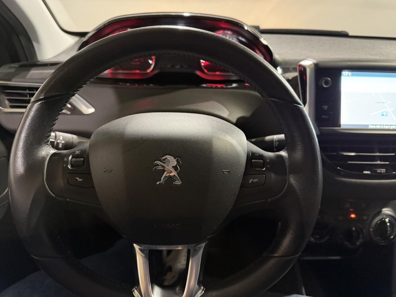 Peugeot | 208 | 1.2 VTi Style | 2014 | 191.063 km | 9XVB78 | Logisch - Hatchback: φωτογραφία 4 Peugeot | 208 | 1.2 VTi Style | 2014 | 191.063 km | 9XVB78 | Logisch - Hatchback: φωτογραφία 4
