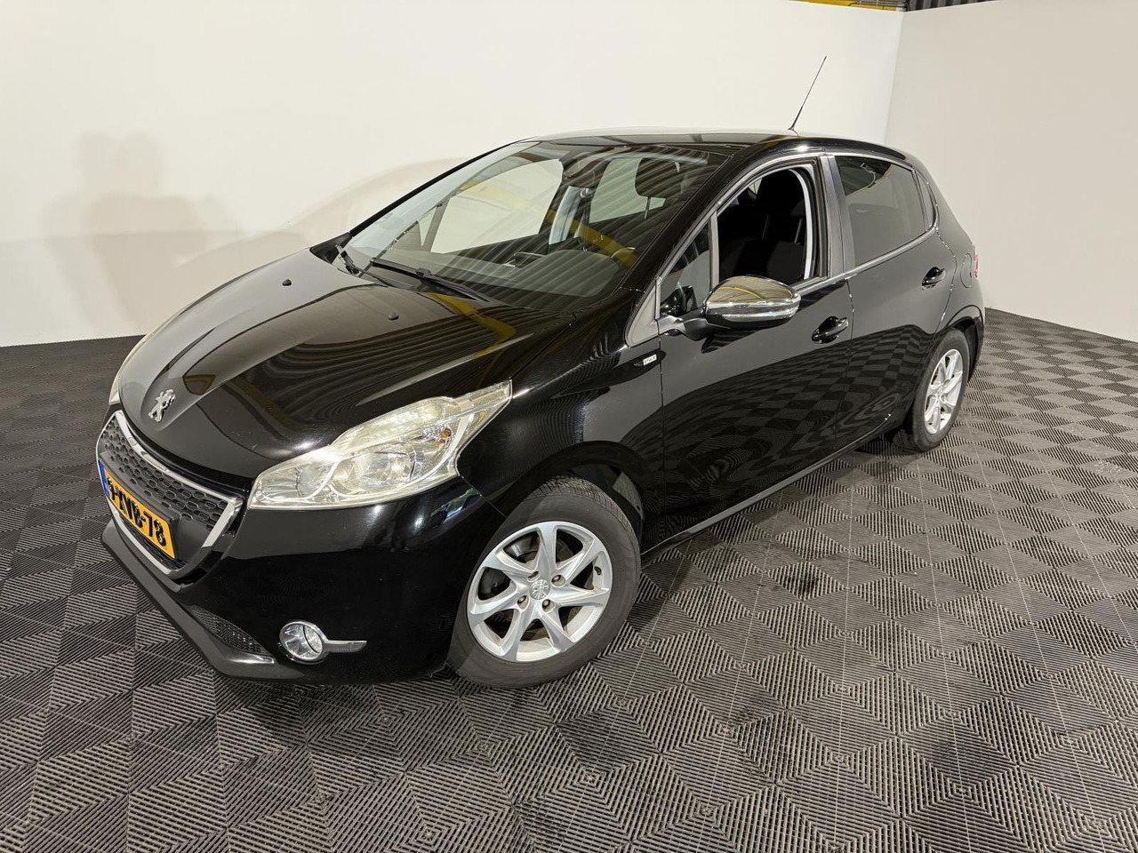 Peugeot | 208 | 1.2 VTi Style | 2014 | 191.063 km | 9XVB78 | Logisch - Hatchback: φωτογραφία 1 Peugeot | 208 | 1.2 VTi Style | 2014 | 191.063 km | 9XVB78 | Logisch - Hatchback: φωτογραφία 1
