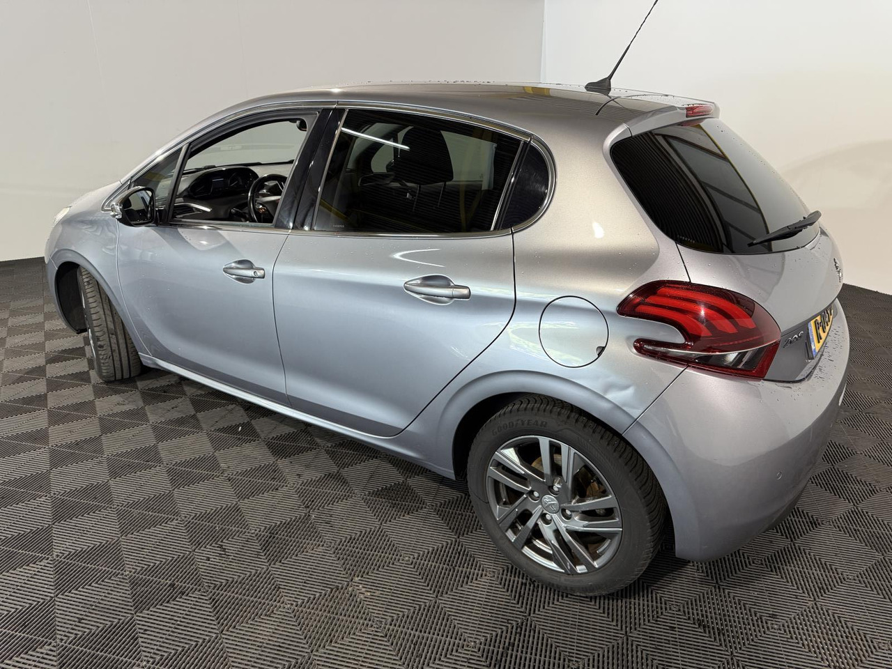 Peugeot | 208 | 1.5 BlueHDi Blue Lease Allure | 2019 | 183.354 km | R049BT | Geen oordeel - Hatchback: φωτογραφία 3 Peugeot | 208 | 1.5 BlueHDi Blue Lease Allure | 2019 | 183.354 km | R049BT | Geen oordeel - Hatchback: φωτογραφία 3