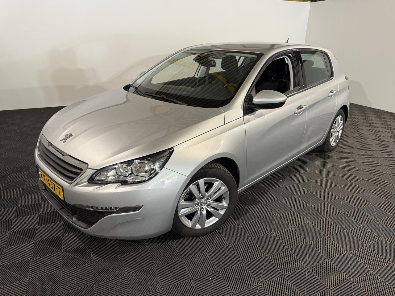Hatchback Peugeot | 308 | 1.2 PureTech Active | 2016 | 251.016 km | KV437T | Logisch: φωτογραφία 1