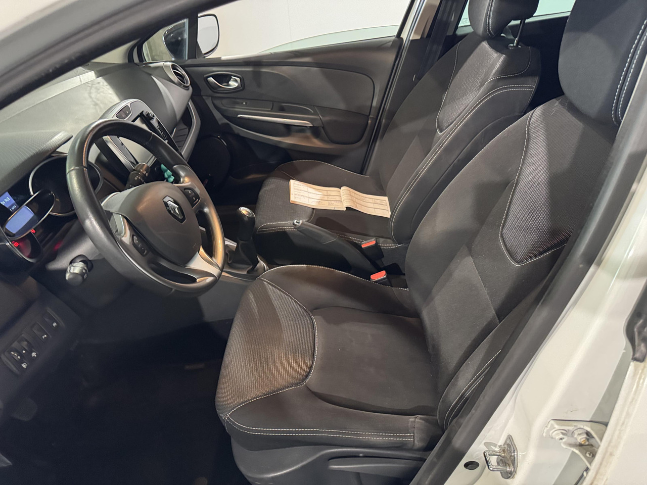 Renault Clio 0.9 TCe ECO Night&Day | 2015 | 170.065 km | HD-254 T - Hatchback: φωτογραφία 3 Renault Clio 0.9 TCe ECO Night&Day | 2015 | 170.065 km | HD-254 T - Hatchback: φωτογραφία 3