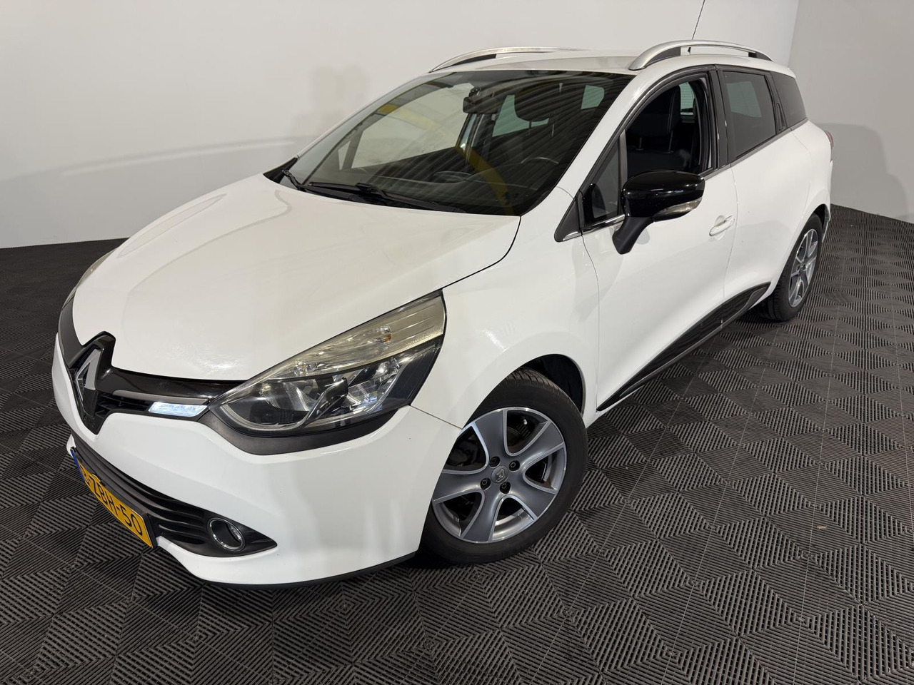 Renault | Clio Estate | 0.9 TCe Night&Day | 2014 | 176.858 km | 3ZBH50 | Logisch - Αυτοκίνητο: φωτογραφία 1 Renault | Clio Estate | 0.9 TCe Night&Day | 2014 | 176.858 km | 3ZBH50 | Logisch - Αυτοκίνητο: φωτογραφία 1