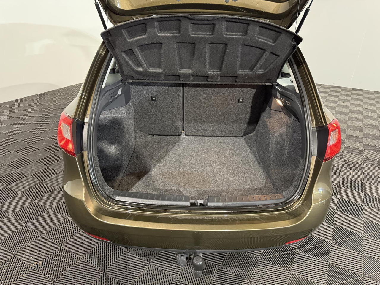 SEAT | Ibiza ST | 1.4 Style | 2011 | 276.390 km | 81PND7 | Logisch - Αυτοκίνητο: φωτογραφία 4 SEAT | Ibiza ST | 1.4 Style | 2011 | 276.390 km | 81PND7 | Logisch - Αυτοκίνητο: φωτογραφία 4